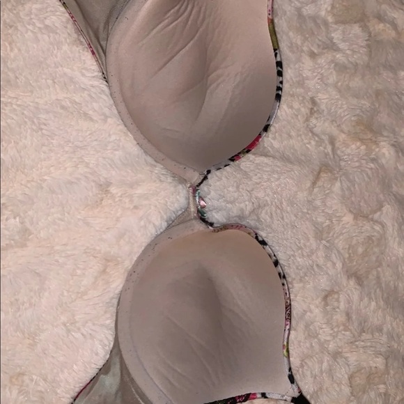 Victoria’s Secret Very Sexy Push-Up Bra - Picture 2 of 3